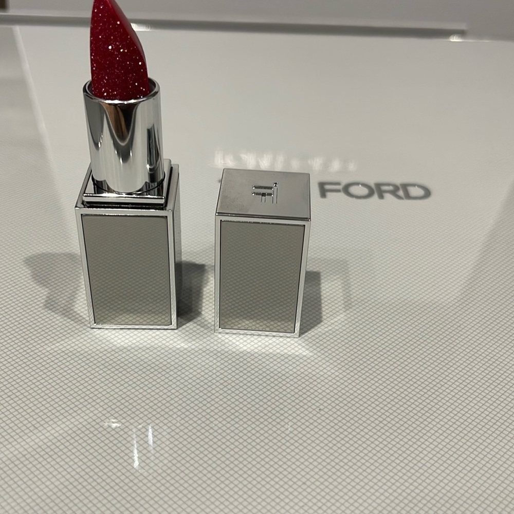 Tom Ford Red Lipstick Sleek Metallic Case Vibrant Shade